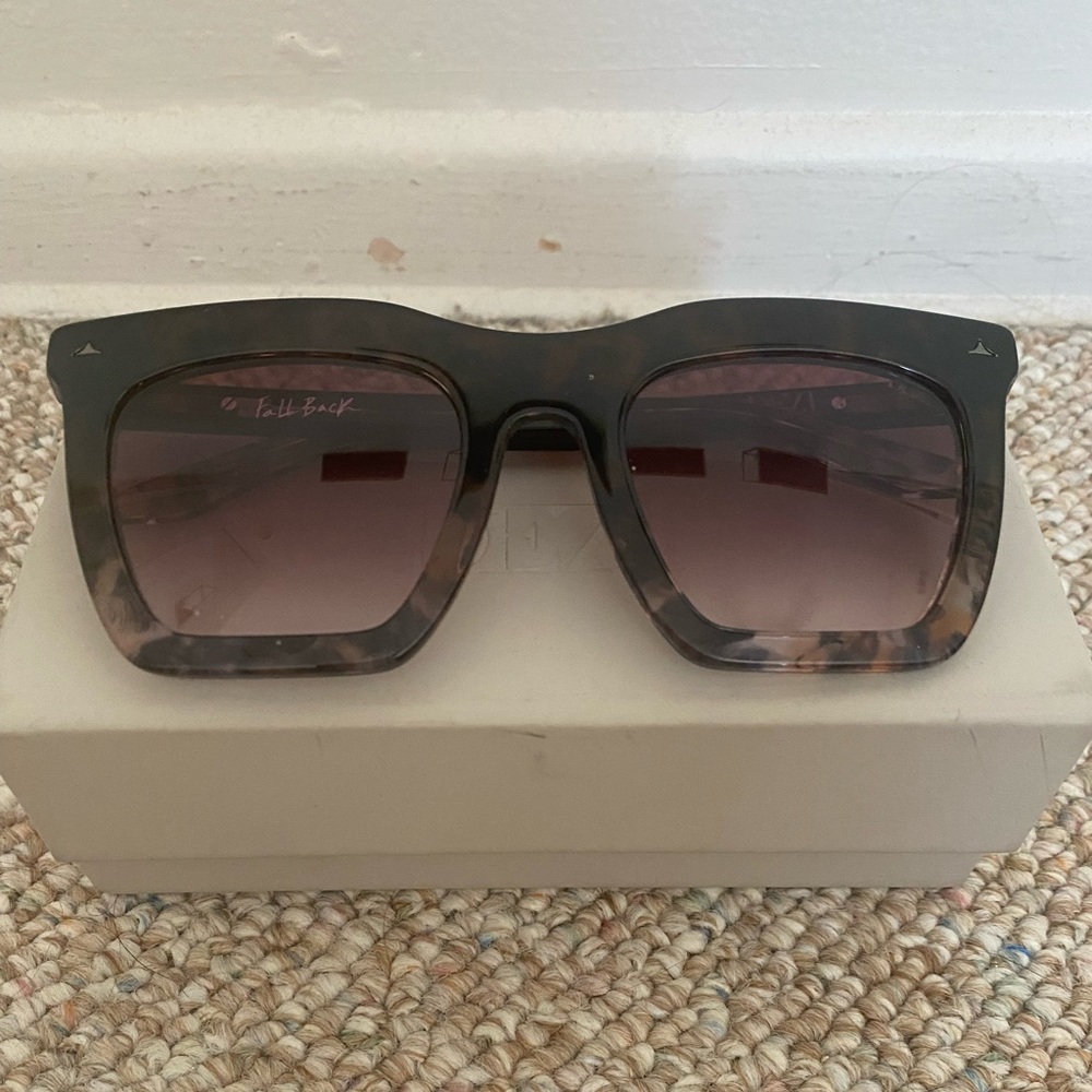 DEZI sunglasses, tortoise fade.
